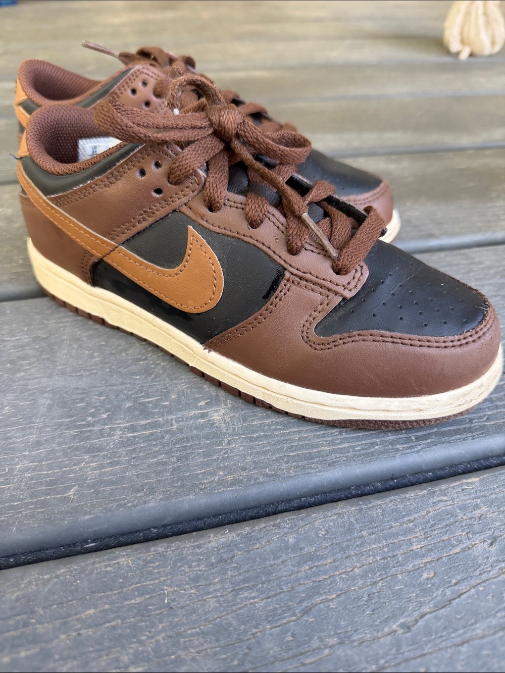 Nike Kids Low-Top Sneakers in Brown, Black and Tan